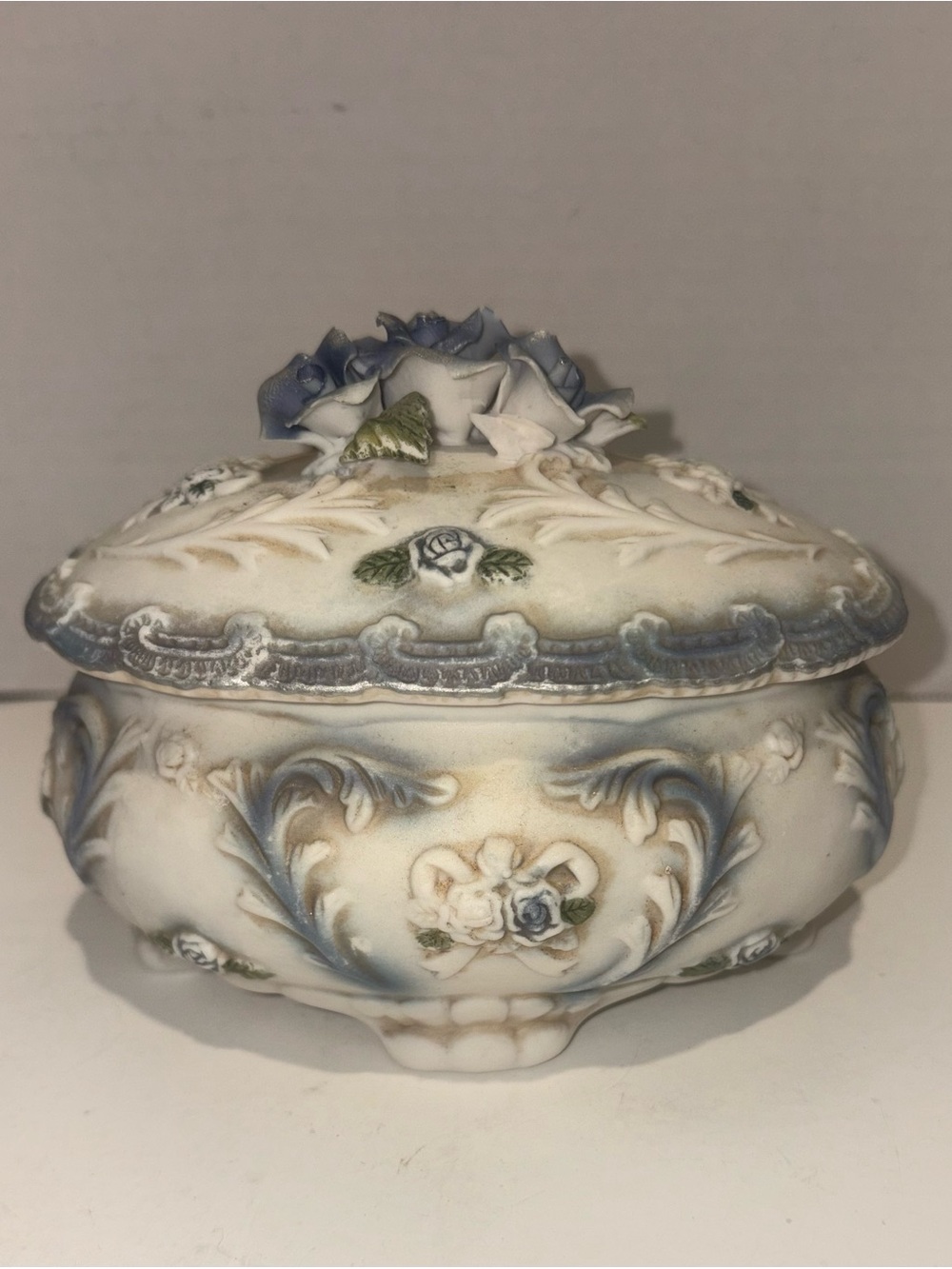 Vintage Capodimonte Style Ceramic Trinket Box (1930s-1970)